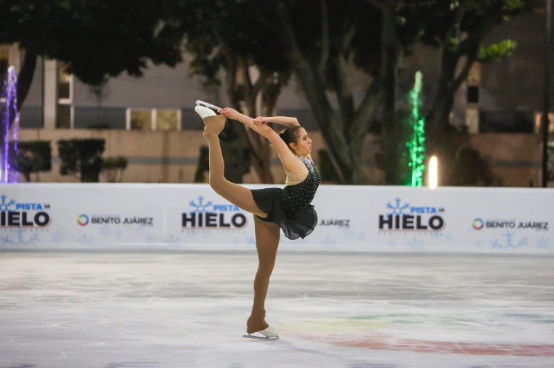 El evento inaugural estuvo acompañado de un show sobre hielo a cargo de campeones de patinaje artístico.