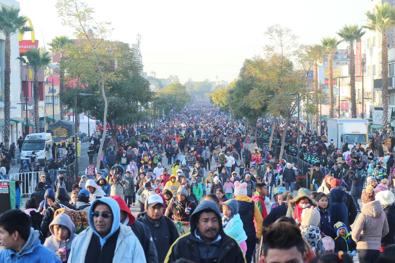 La mayoría de los feligreses sigue llegando a pesar de las bajas temperaturas en la capital.