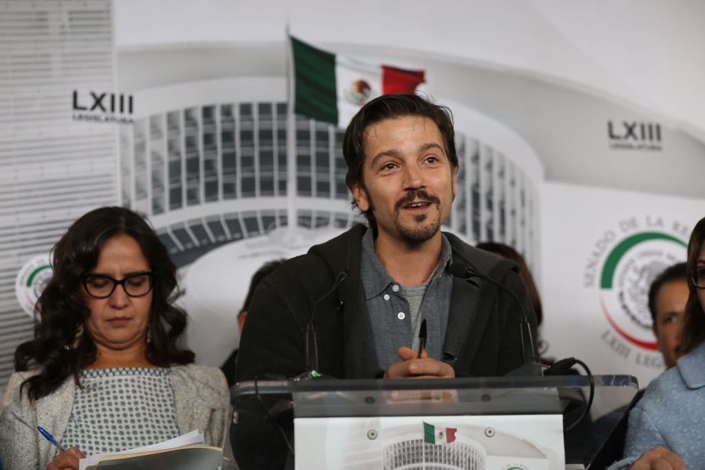 El actor Diego Luna pidió debatir más la Ley de Seguridad Interior.