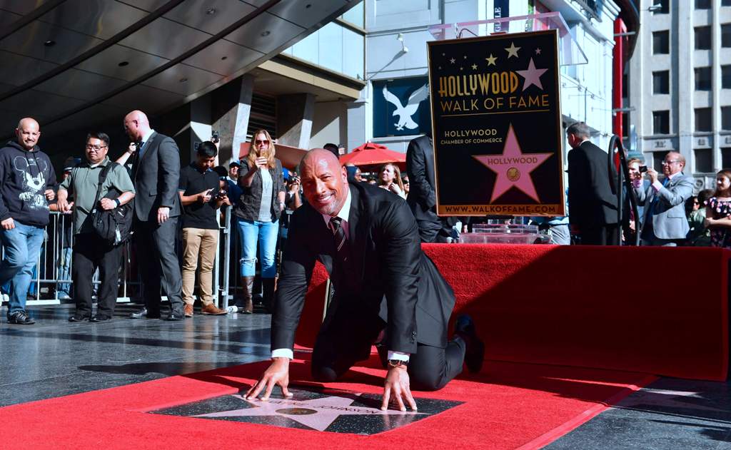 Dwayne Johnson recibió su estrella en el Paseo de la Fama en Hollywood. 