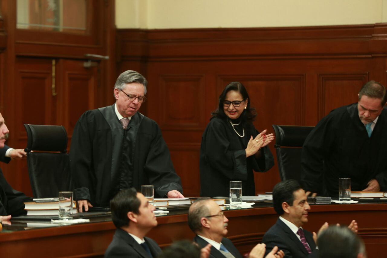 Eduardo Medina Mora y Norma Lucía Piña Hernández despues de dar su informe de labores.