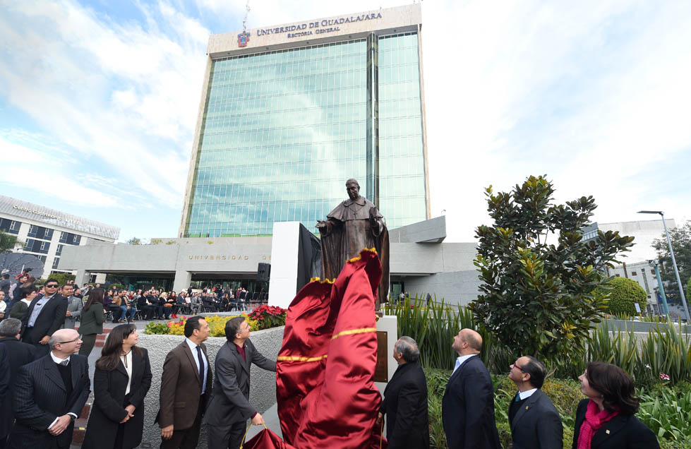 La escultura de Fray Antonio Alcalde es obra del joven escultor Juan Méndez Vega