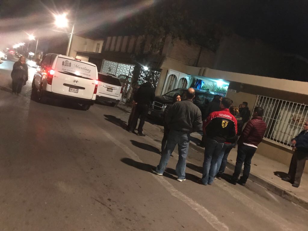 Fue su hija quien los encontró sin signos vitales en el baño.