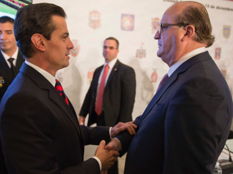 El mandatario de Morelos, Graco Ramírez con el presidente Enrique Peña Nieto al salir de la LIII reunión ordinaria de la Conferencia Nacional de Gober
