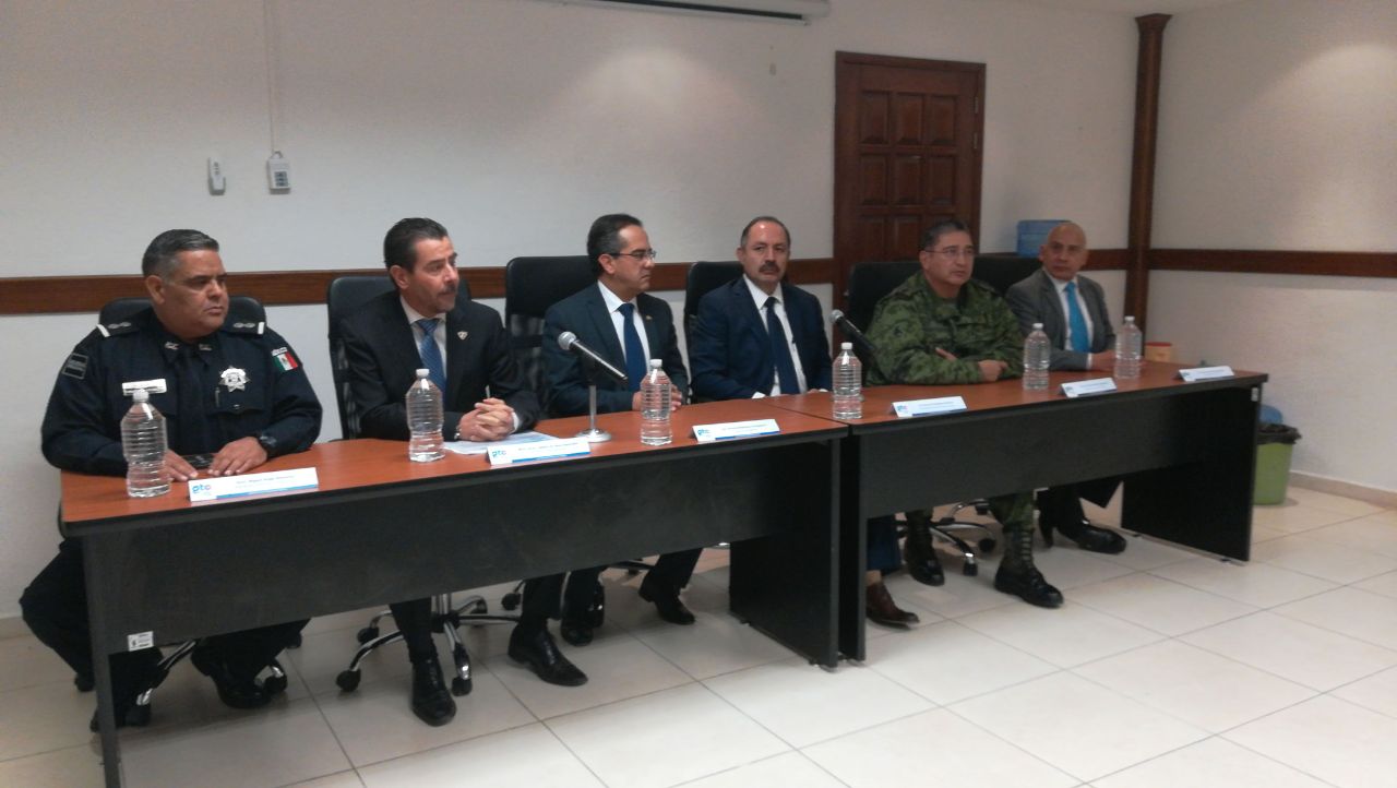 En la presentación del Mando Único Estatal, estuvieron presentes varios funcionarios públicos.