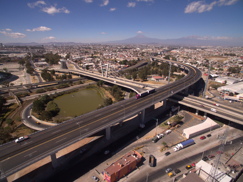OHL administra siete autopistas de peaje y un aeropuerto en México.