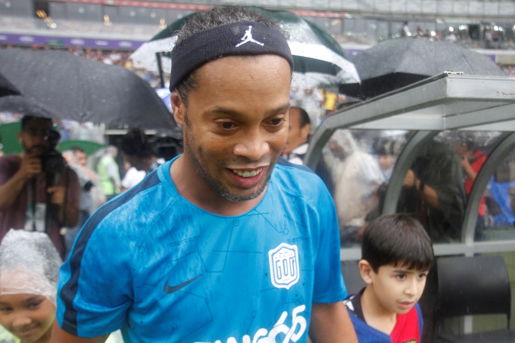 Ronaldinho en partido amistoso