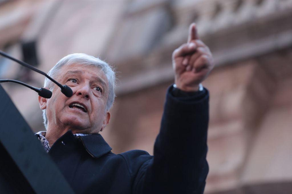 Andrés Manuel López Obrador durante su precampaña en la Ciudad de México.