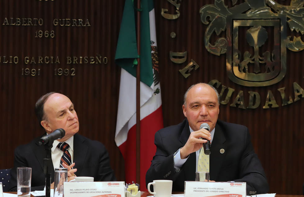 Carlos Pelayo, vicepresidente de Locaciones Alternas y Fernando Topete, presidente de la Cámara de Comercio