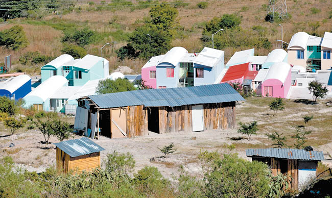 En el fraccionamiento El Papagayo hay viviendas de unicel, madera, cartón y láminas de asbesto. 
