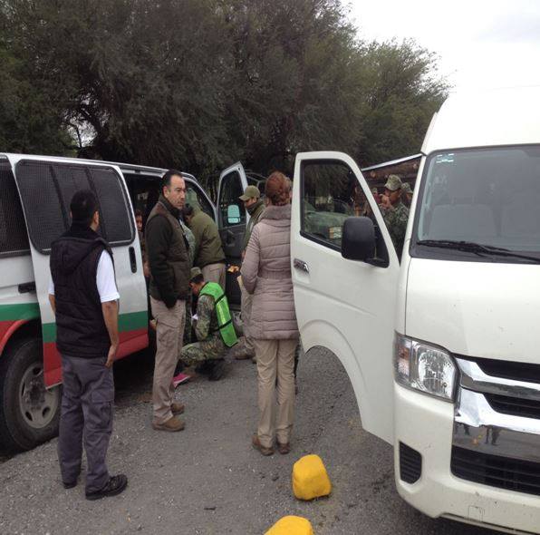 En operativo aseguran a migrantes. 