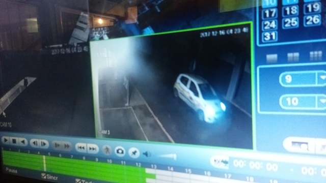 Momento en que cámaras de vigilancia captan a delincuentes en kínder.