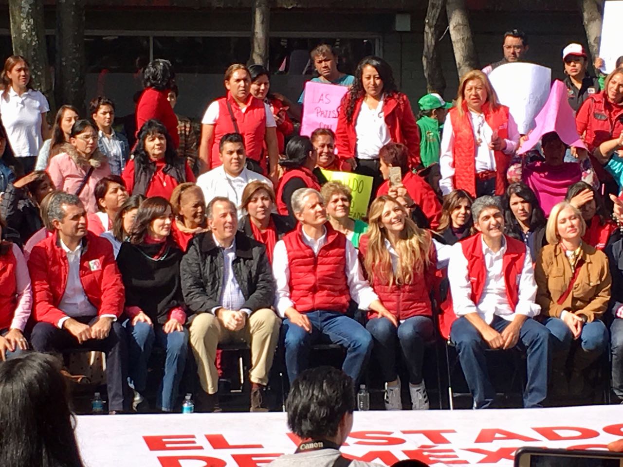 José Antonio Meade visitó a mujeres priistas en el Estado de México.