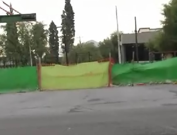 Los carros tendrán que retornarse una cuadra más adelante. 