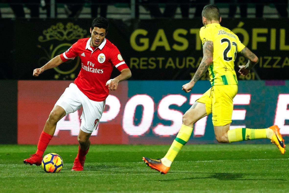 Raúl Jiménez participó en la goleada ante el Tondela, donde cumplió cien juegos con Benfica 