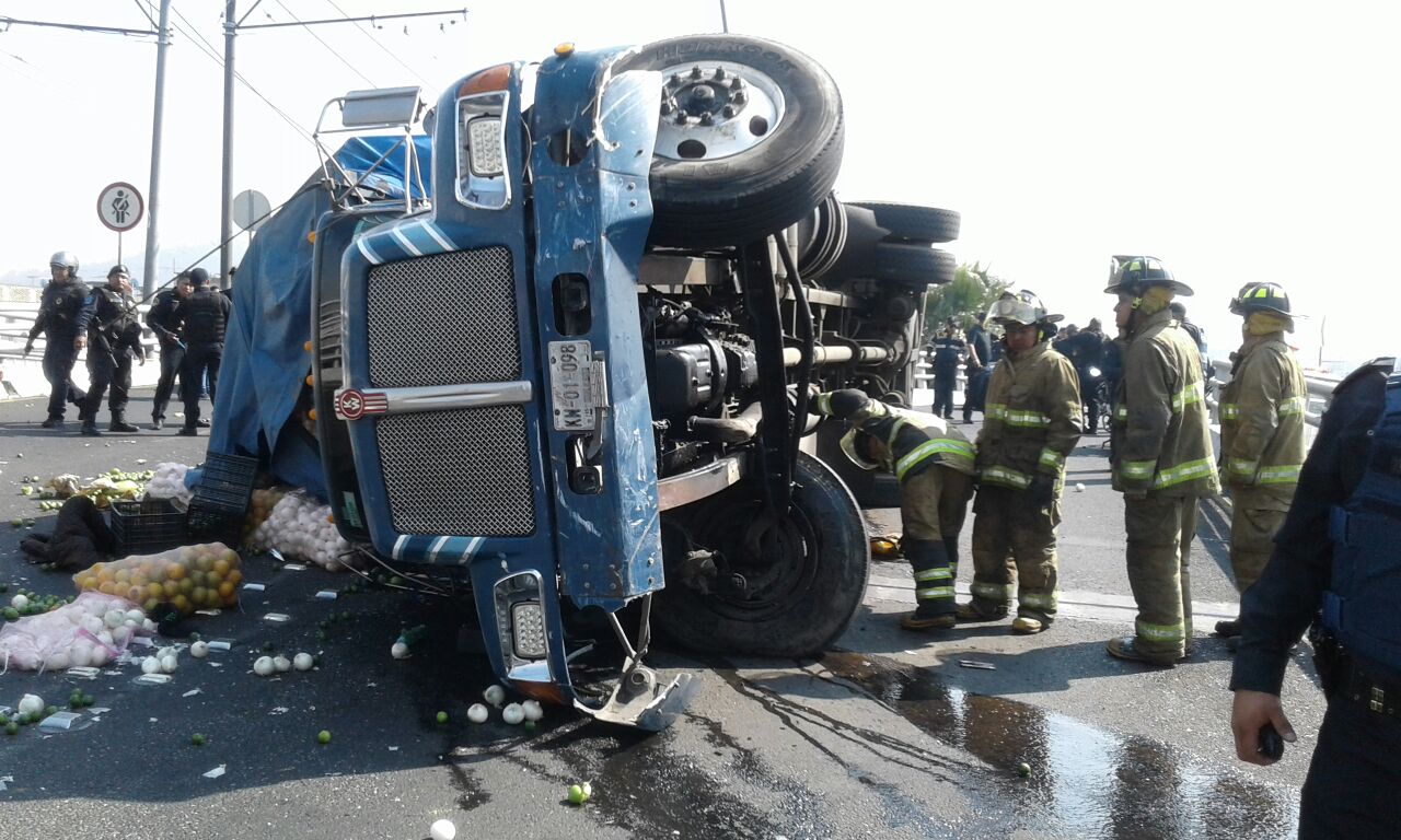 El tránsito está cerrado hacia la zona de Miramontes.