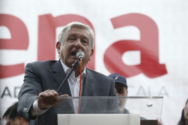 En Tlaxcala, López Obrador aseguró "becarios sí, sicarios no".