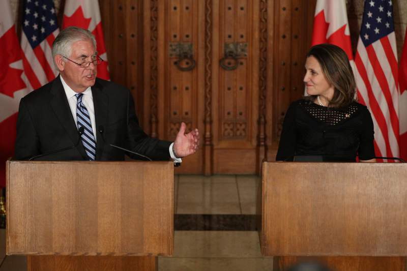 El anuncio fue realizado en Ottawa por la ministra de Exteriores de Canadá, Chrystia Freeland, y el secretario de Estado de EU, Rex Tillerson.