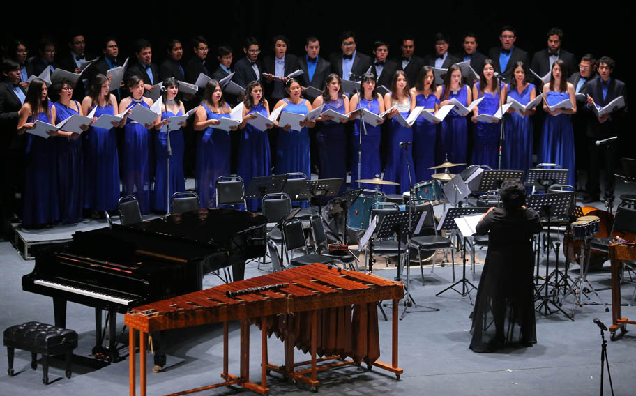Estudiantes de la Licenciatura en Música de la Universidad la Salle Laguna (ULSA) cerró el año con presentación en el Teatro Isauro Martínez (TIM).