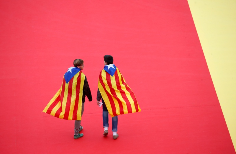 Más de 5.5 millones de catalanes están llamados a votar en las elecciones regionales.