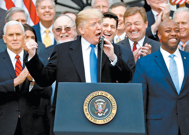 La norma, una de las grandes promesas de campaña de Donald Trump, se aprobó ayer. 