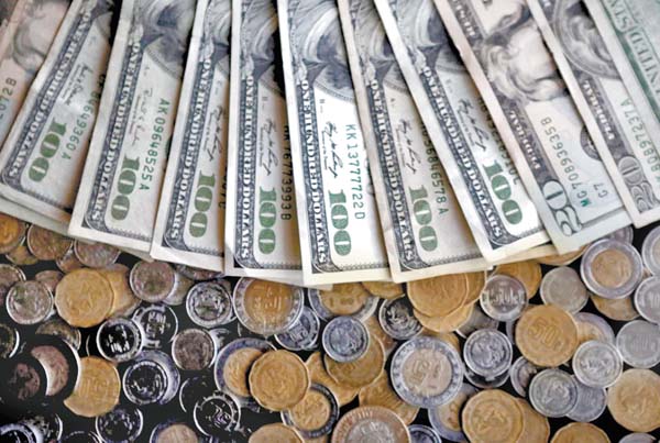 El dólar cerró la semana en su nivel más alto desde marzo pasado.