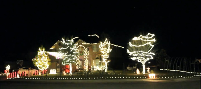 Luces de Navidad brillan al ritmo de Selena Quintanilla.