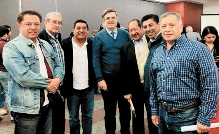 Marcelo Ebrard reapareció en una reunión de Morena en la colonia Roma, que encabezó Leonel Godoy. 