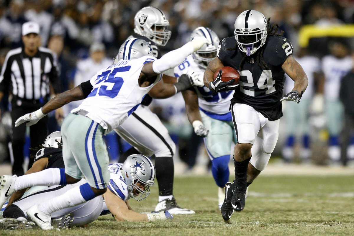 Marshawn Lynch en el juego contra los Vaqueros de Dallas