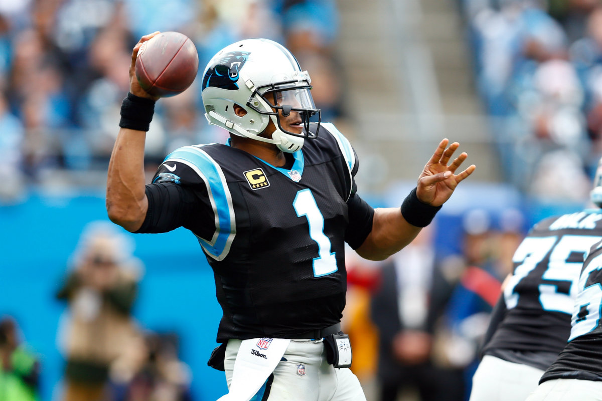 Cam Newton guió a las Panteras de Carolina al triunfo