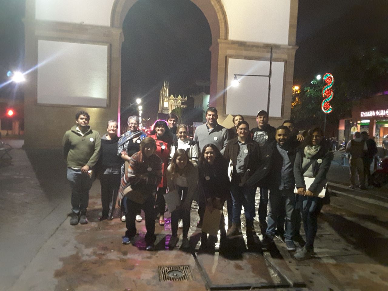 En su primer día logró recabar cerca de 400 firmas. 