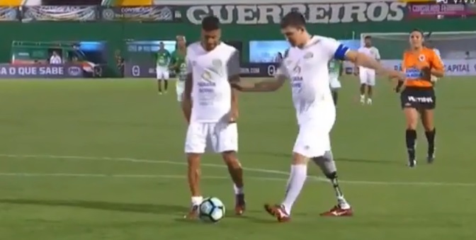 Jackson Follman volvió a las canchas en partido amistoso