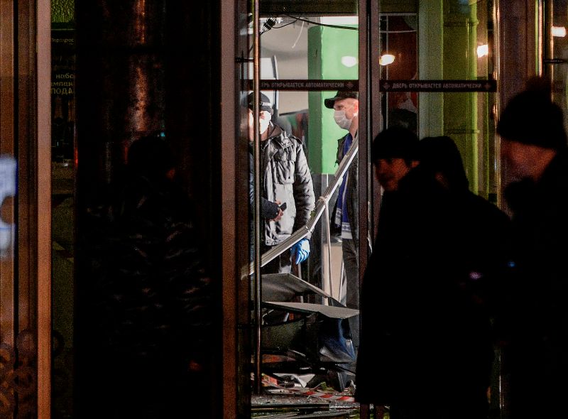 Las autoridades indicaron no descartar ninguna pista, sin abrir por ahora formalmente un procedimiento por ataque terrorista.