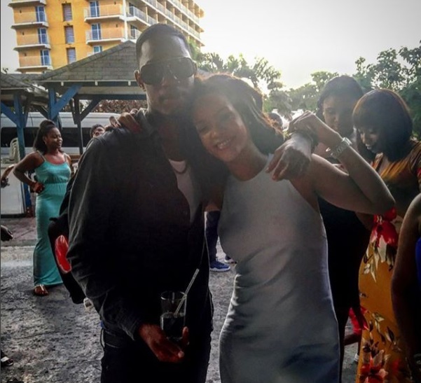 Tras festejos de Navidad, asesinan a primo de Rihanna.
