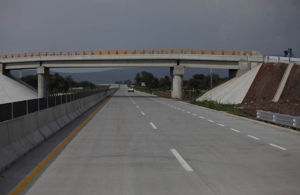 El camino que mayor costo tiene por kilómetro recorrido, es la autopista que dirige hacia la capital de Aguascalientes.