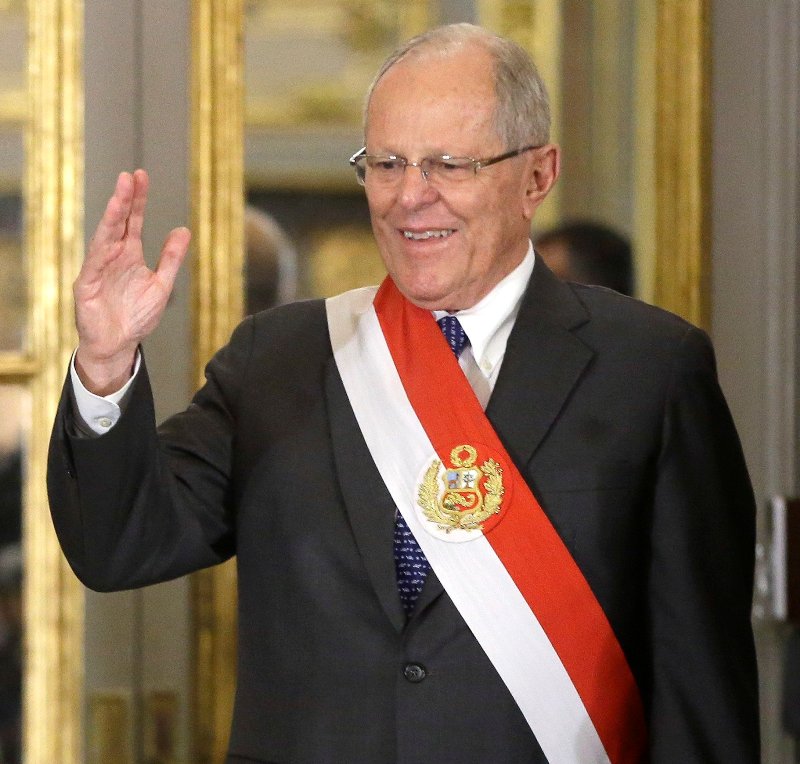 Kuczynski indultó a Fujimori, sentenciado a 25 años de prisión por el asesinato de 25 peruanos, tres días después de sobrevivir a una votación de dest