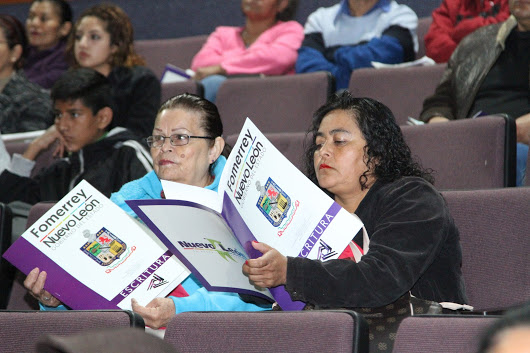 Severa García Villarreal, secretaria de Ayuntamiento, invitó a los demás ciudadanos a realizar su proceso de escrituración.