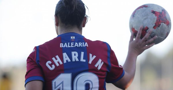Charlyn Corral, la mexicana rompe redes de España