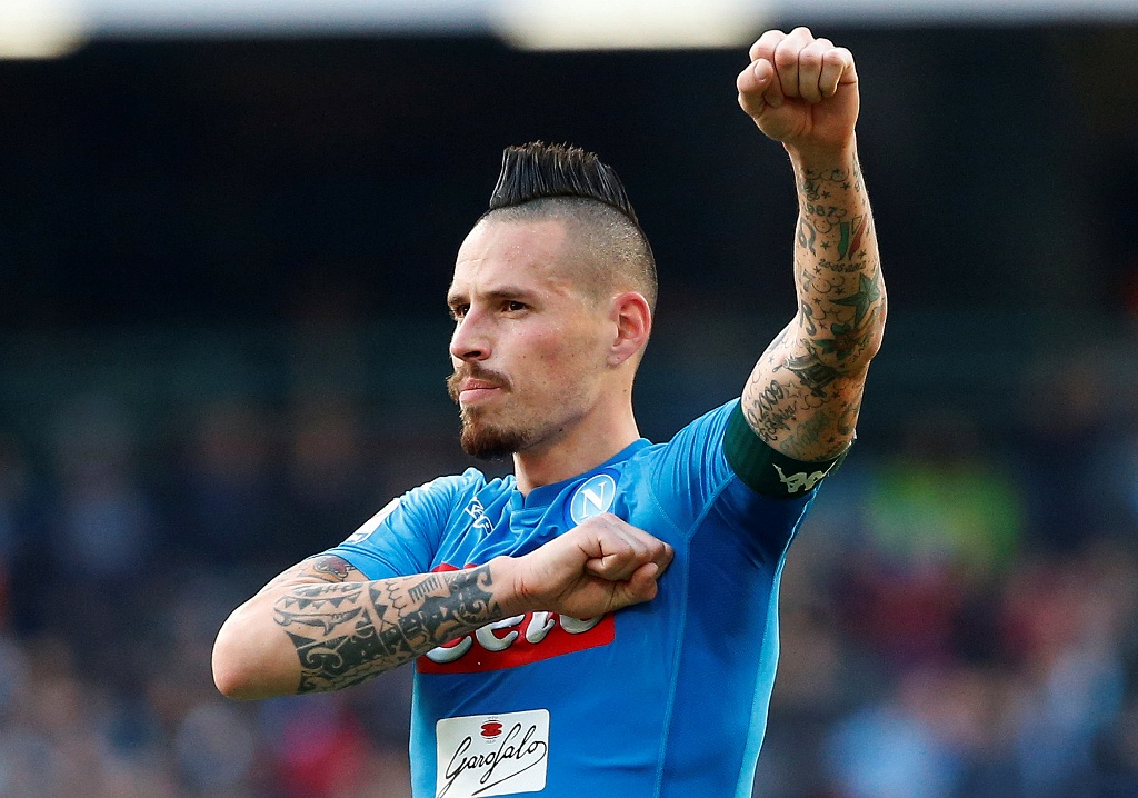 El eslovaco Marek Hamsik celebra al anotar un gol 