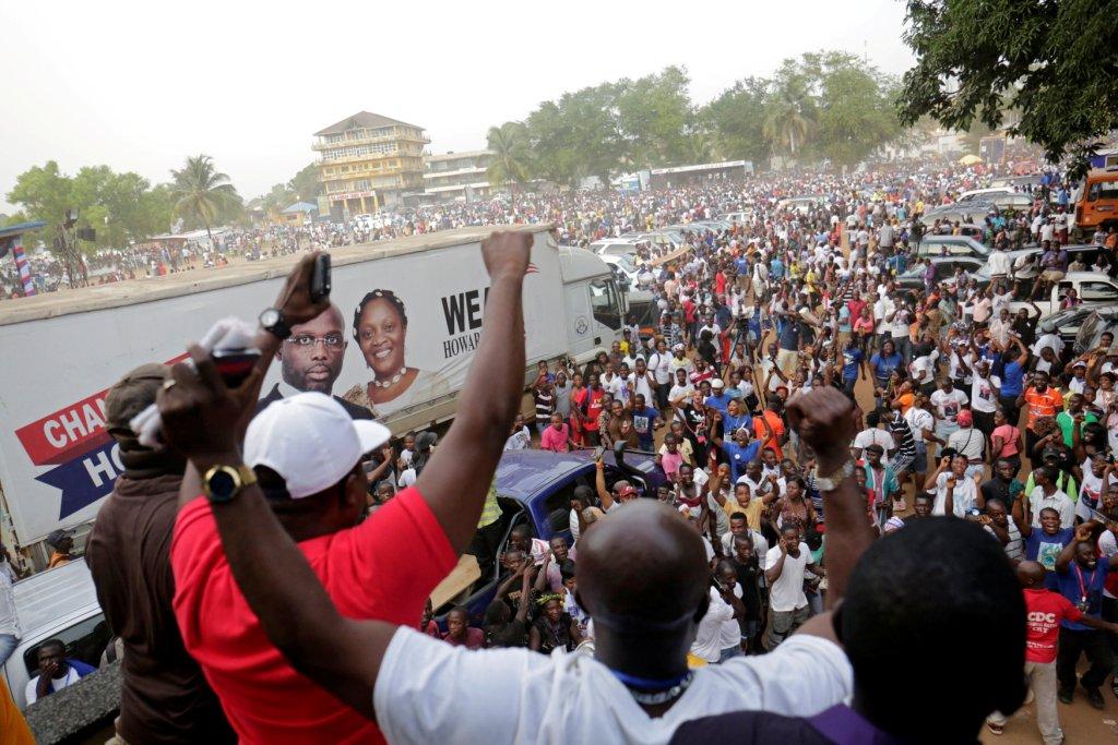 Apenas el presidente de la Comisión Nacional Electoral liberiana leyó los resultados, estallaron los festejos en la sede partidaria de Weah.