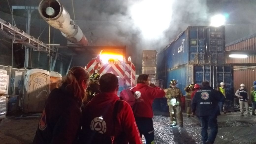 En el lugar apoyan también elementos del Heroico Cuerpo de Bomberos, de Protección Civil de la delegación Cuajimalpa y de la Policía Federal.