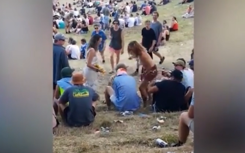 El momento en que Madeline golpeó a su agresor
