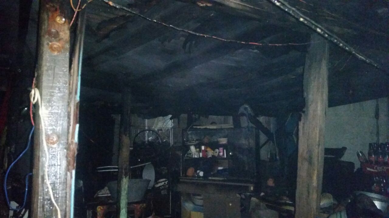 El incendio consumió dos habitaciones.