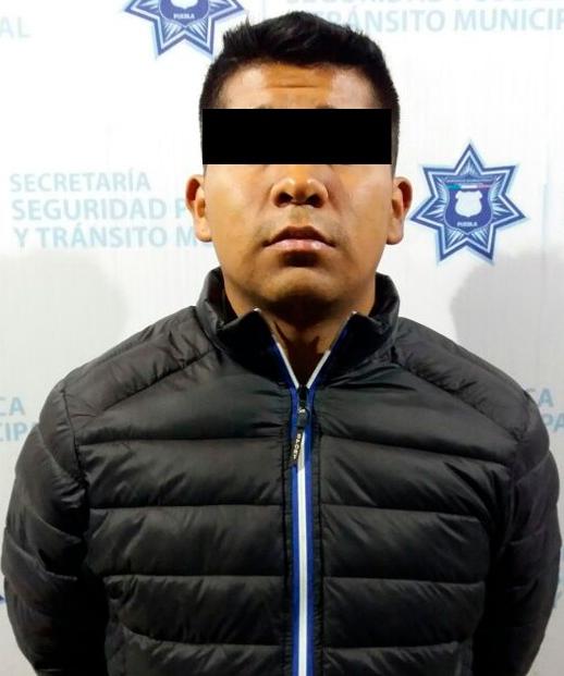 Secretaría de Seguridad Pública y Tránsito Municipal de Puebla detuvo a dos hombres por robo de autopartes.