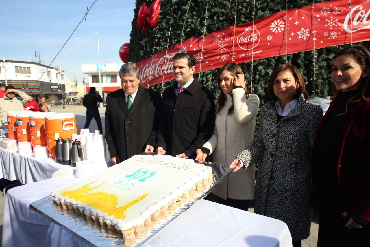 Funcionarios estatales y municipales estuvieron presentes en el evento. 