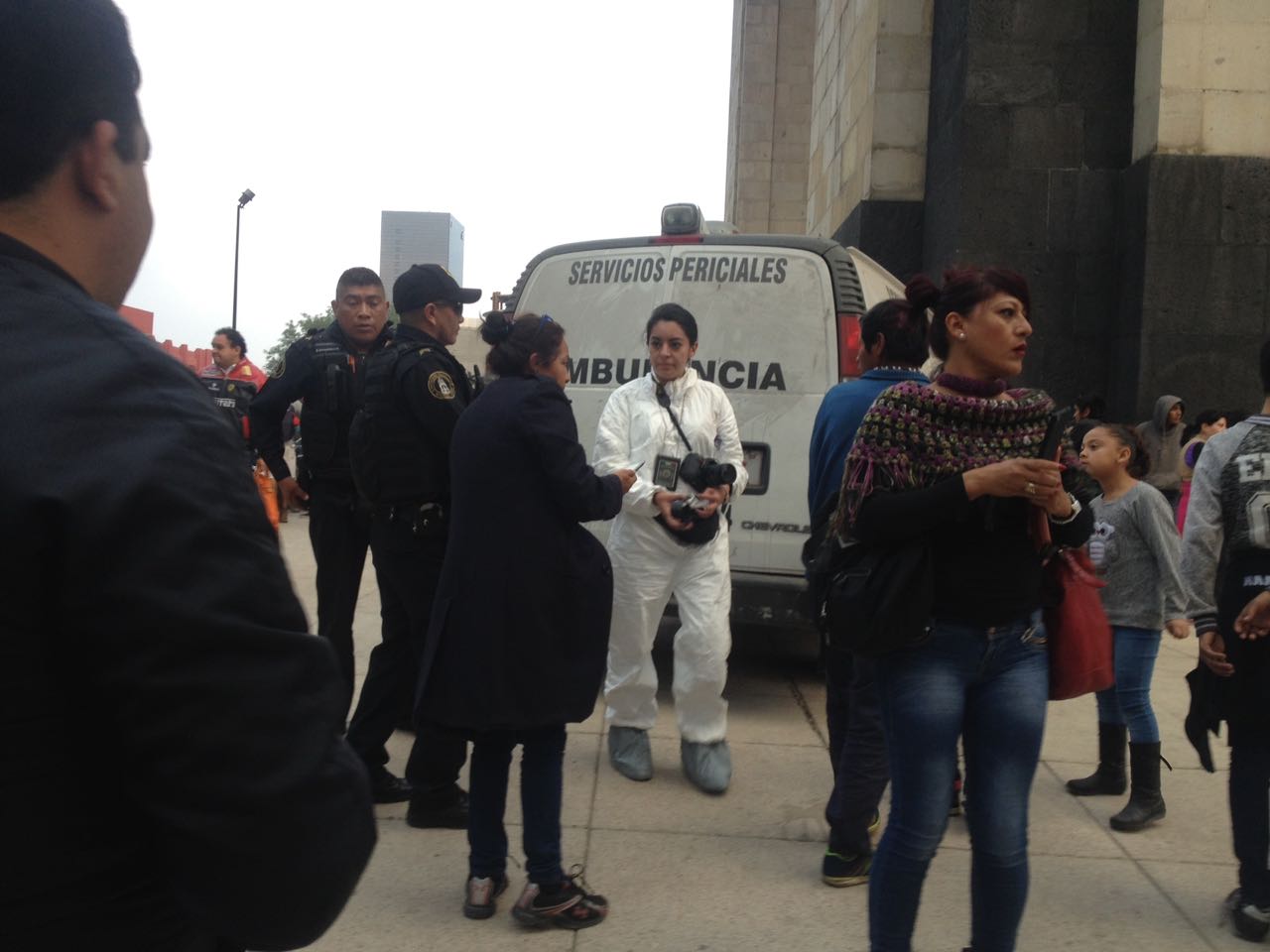 El cuerpo quedó tendido sobre la Plaza de la República.