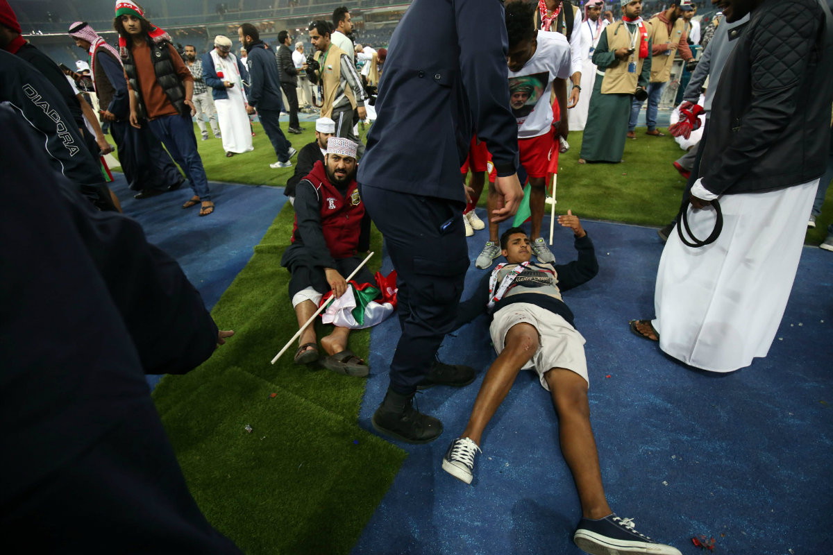 40 personas salieron lesionadas tras la caída de una barrera en un estadio de Kuwait