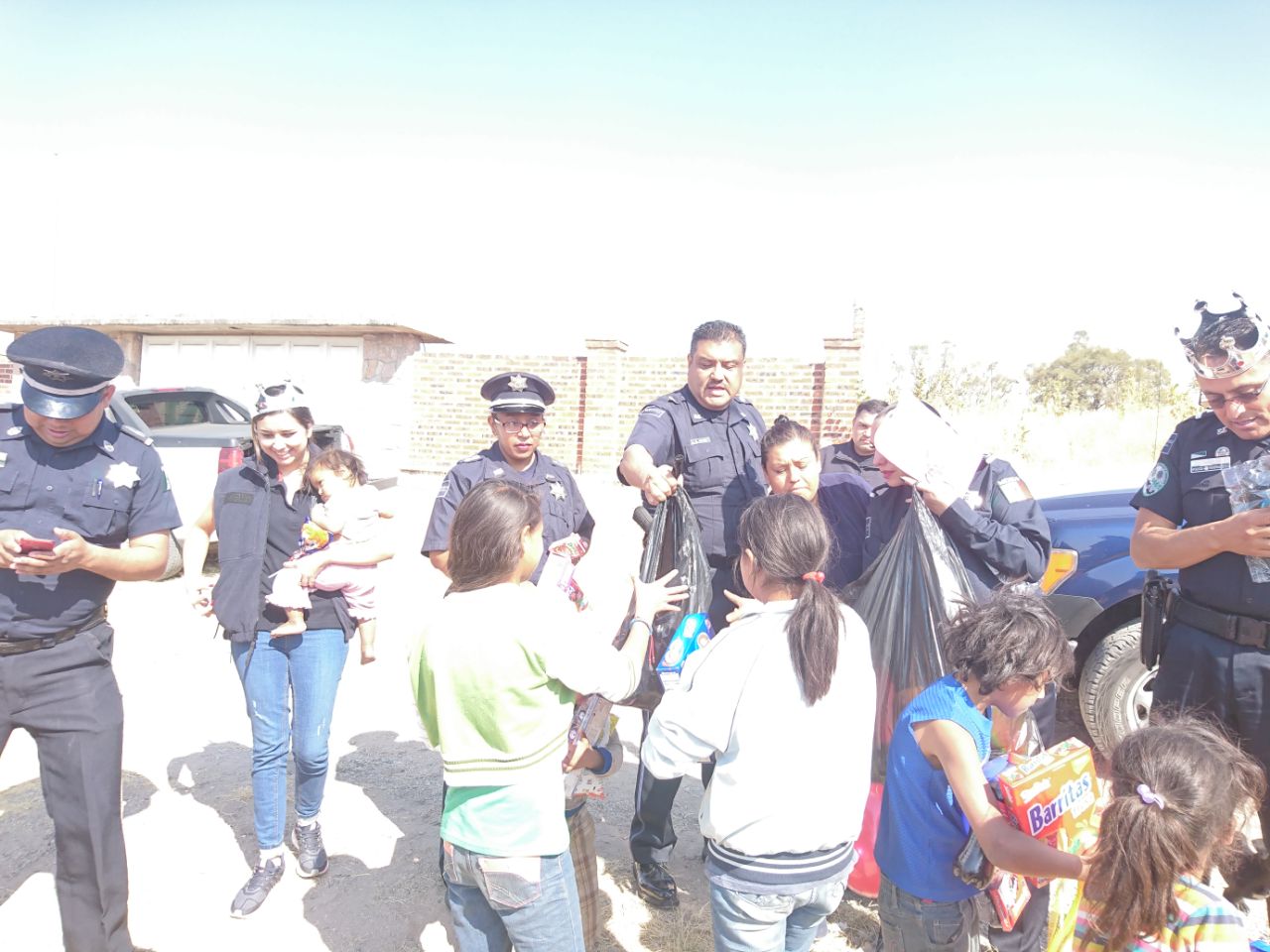 Policía Federal en Hospital de Alta Especialidad del Bajio para festejar Día de Reyes Magos. 
