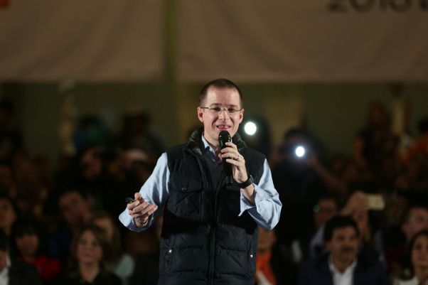 El precandidato de la coalición ""Por México al Frente", Ricardo Anaya, durante un mitin en Durango.