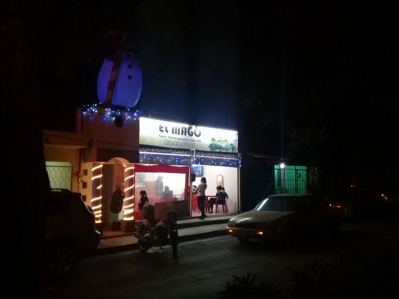 Se informó que los responsables huyeron a bordo de una camioneta en color gris.